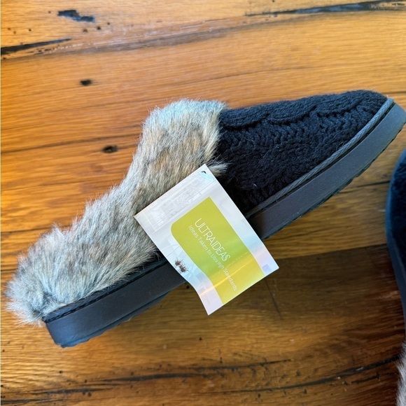 Ultra Ideas Black And Brown Fuzzy Slippers Size Large 9-10 NWT - Picture 3 of 4